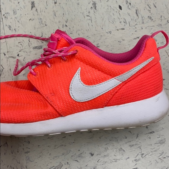 Nike roshe $19 Tuesday only - Picture 2 of 4